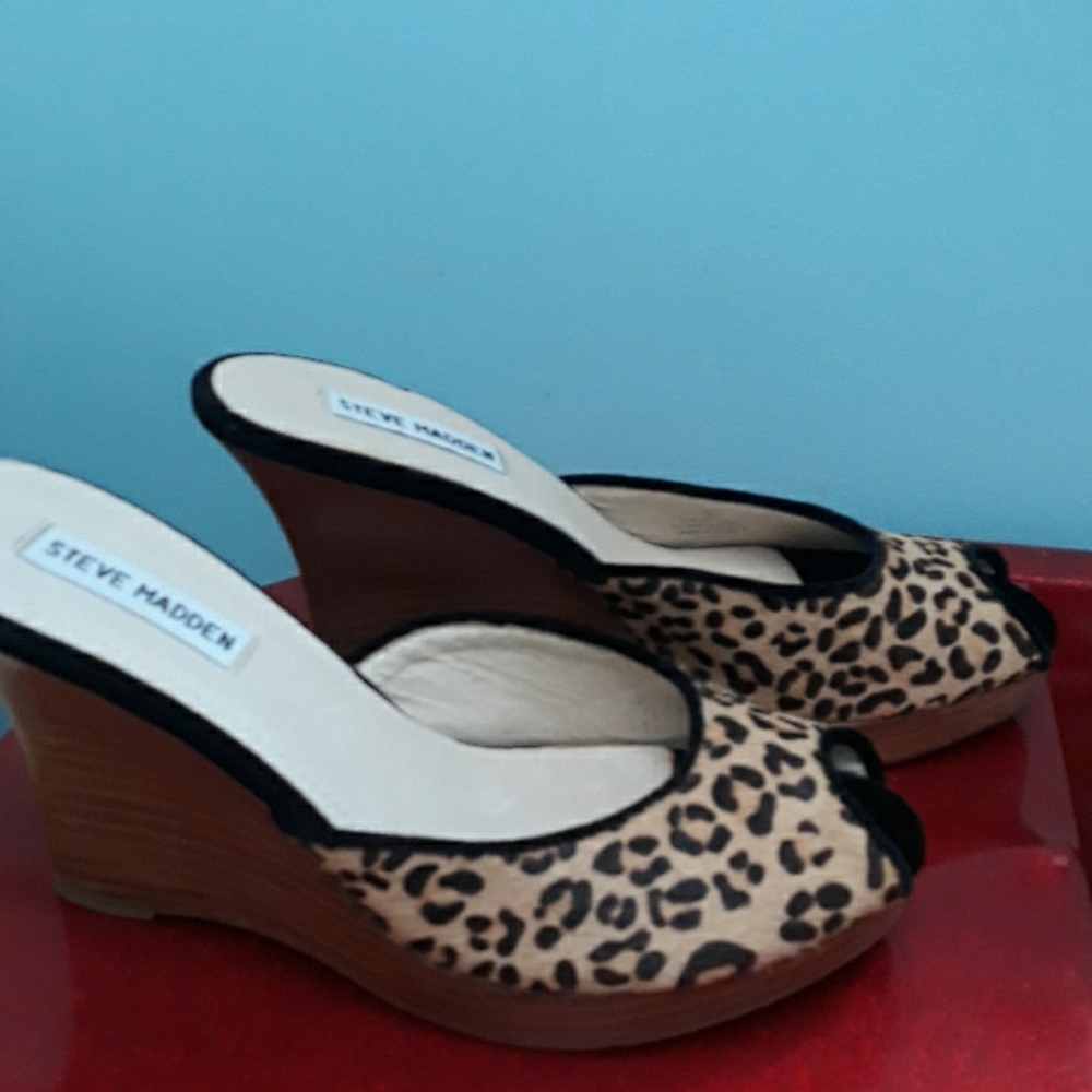 Calf hair wedge shoes